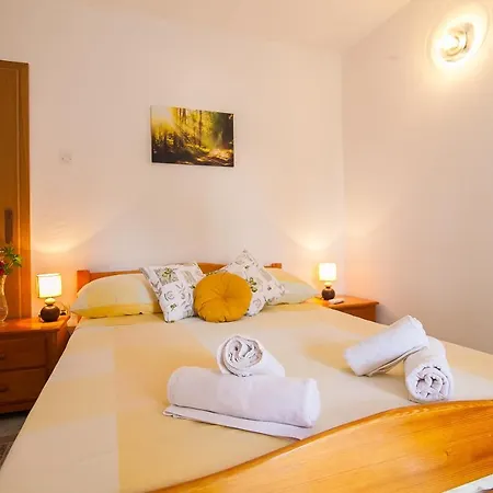 Old Town Accommodation Bol Extérieur photo