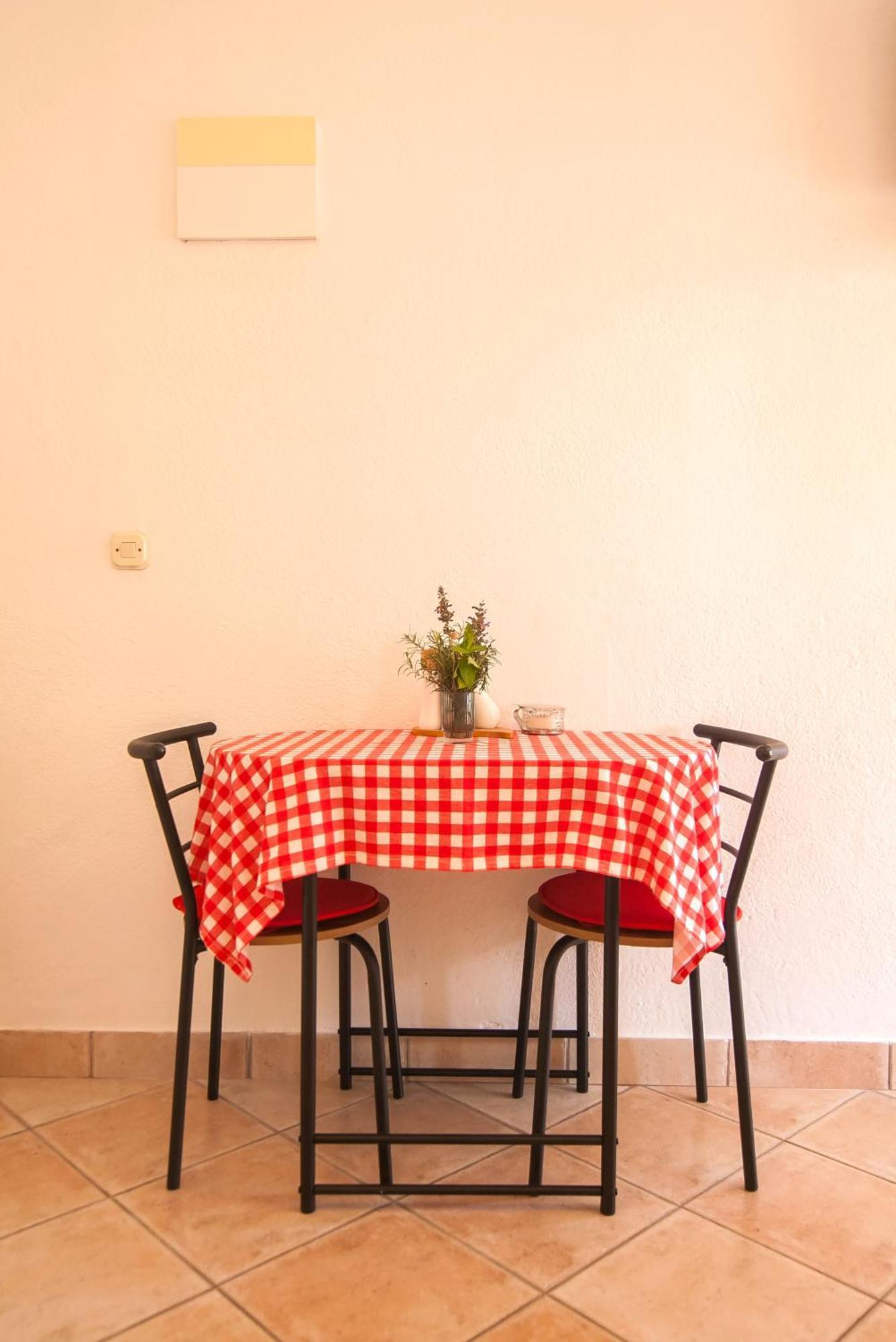 Old Town Apartment *