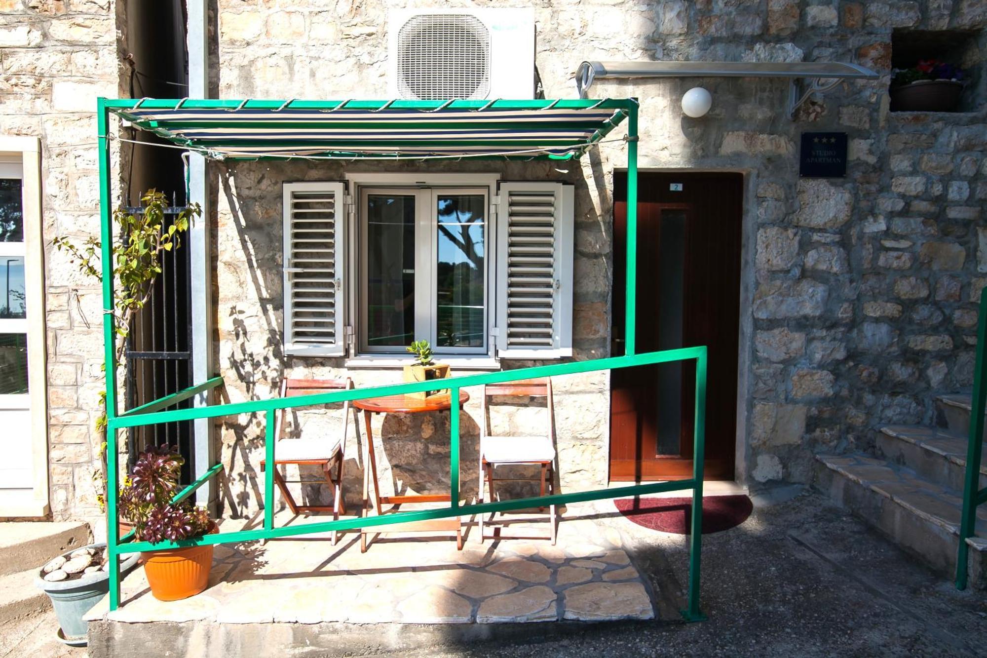 Old Town Apartment *