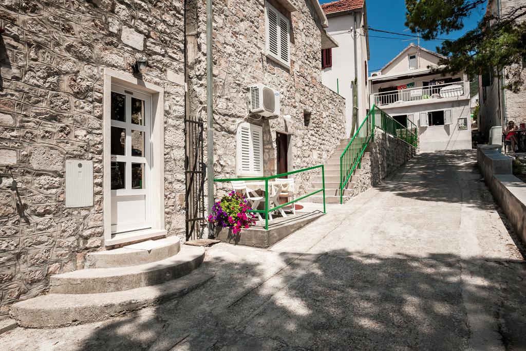 Old Town Apartment *